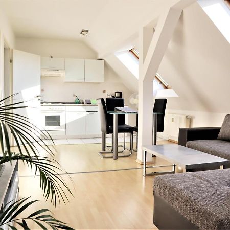 Kuschelige Dachgeschosswohnung Am Clarapark Leipzig Bagian luar foto