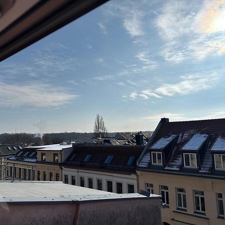 Kuschelige Dachgeschosswohnung Am Clarapark Leipzig Bagian luar foto