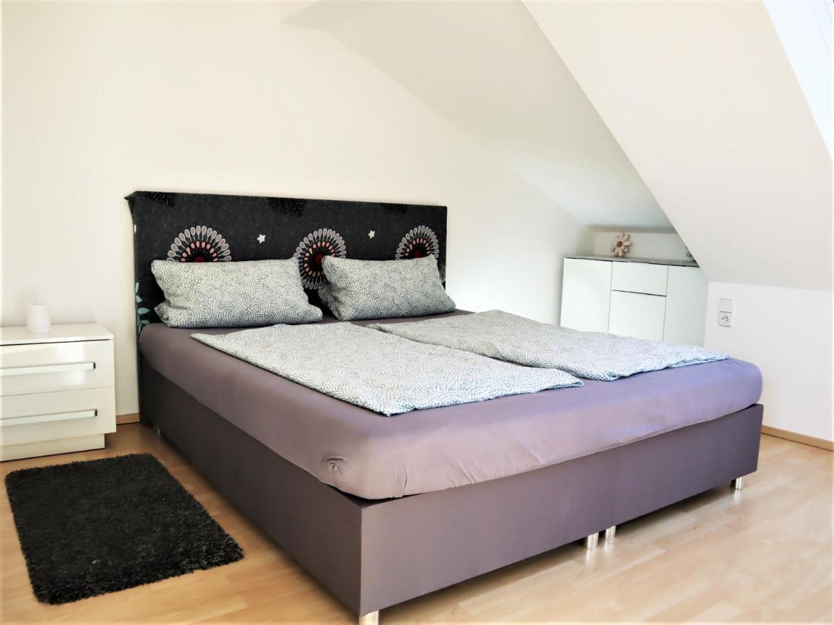 Kuschelige Dachgeschosswohnung Am Clarapark Leipzig Bagian luar foto
