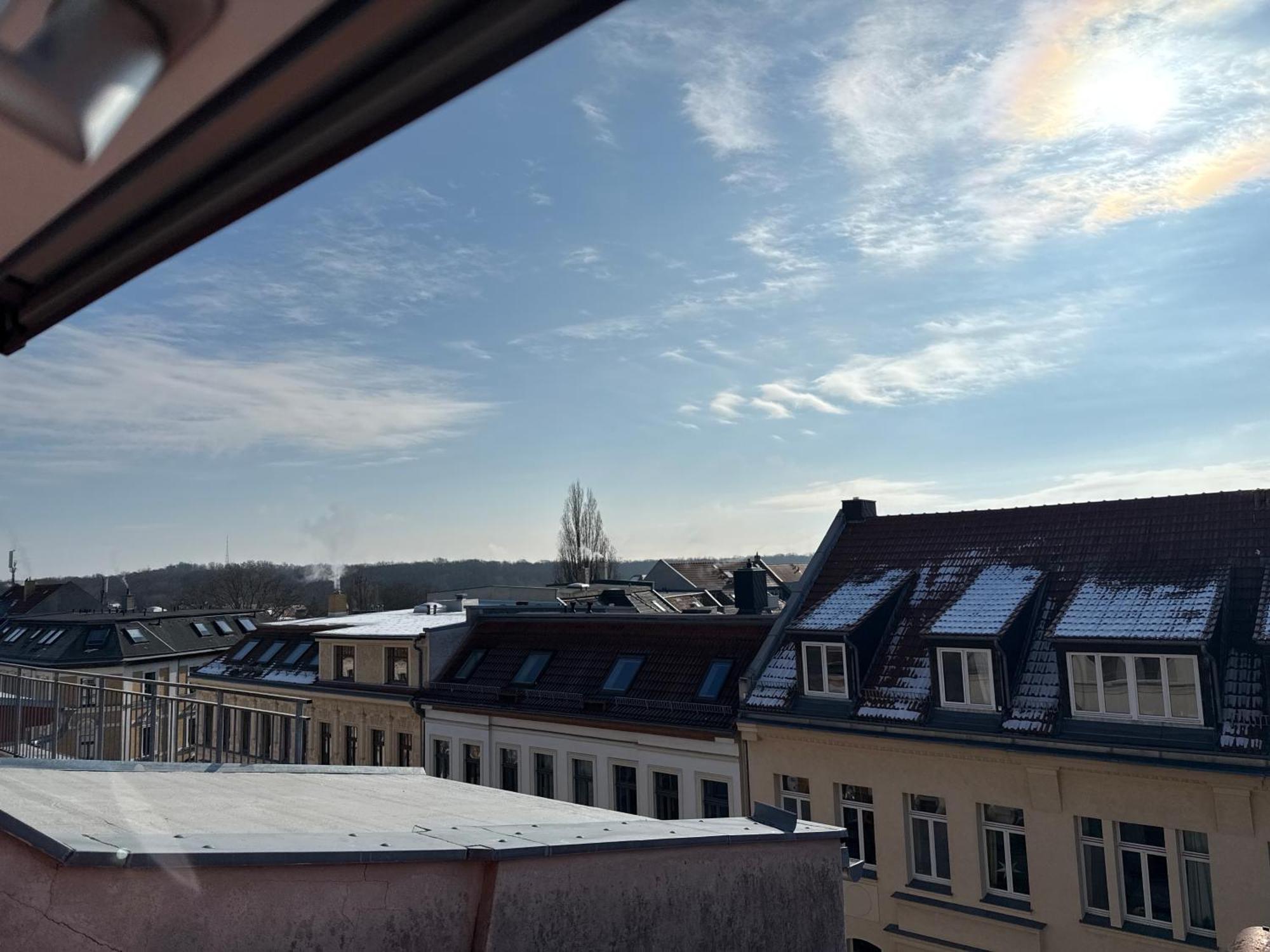 Kuschelige Dachgeschosswohnung Am Clarapark Leipzig Bagian luar foto