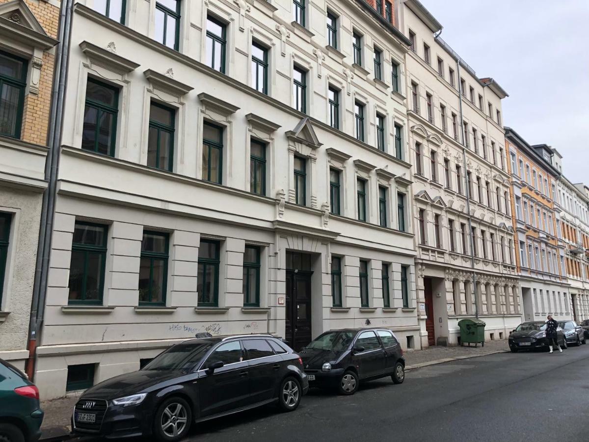 Kuschelige Dachgeschosswohnung Am Clarapark Leipzig Bagian luar foto